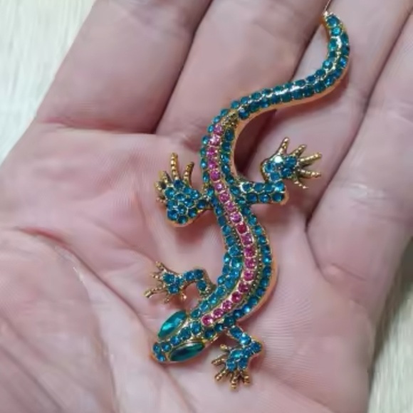 Betsey Johnson Blue Lizard Colorful Reptile Brooch - Picture 6 of 8